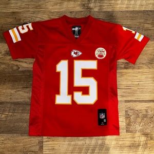 Youth Kansas City Mahomes jersey. Size small 8